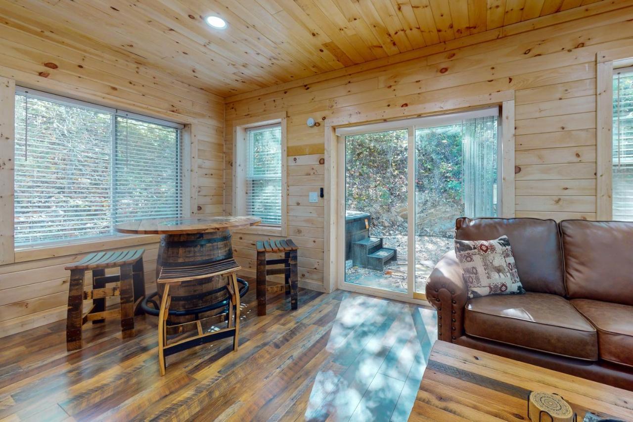 Whiskey Barrel Retreat Villa Sevierville Exterior photo